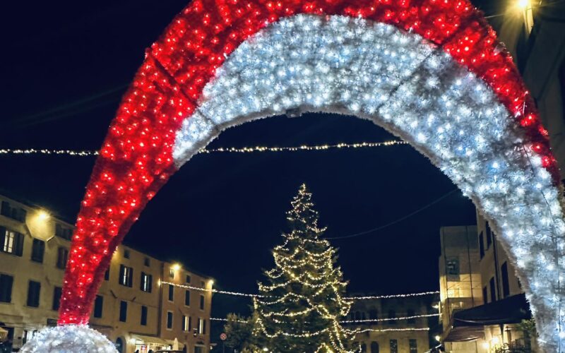 Camaiore, 100mila euro per le illuminazioni natalizie: accensione a partire dal 26 novembre
