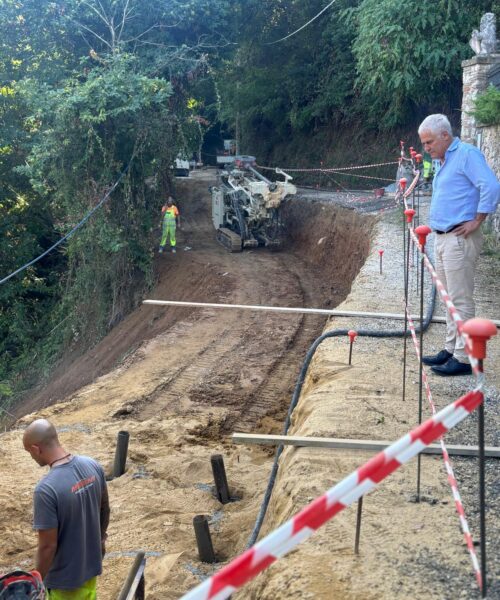Via ai lavori per il ripristino della frana su via Monte Moneta