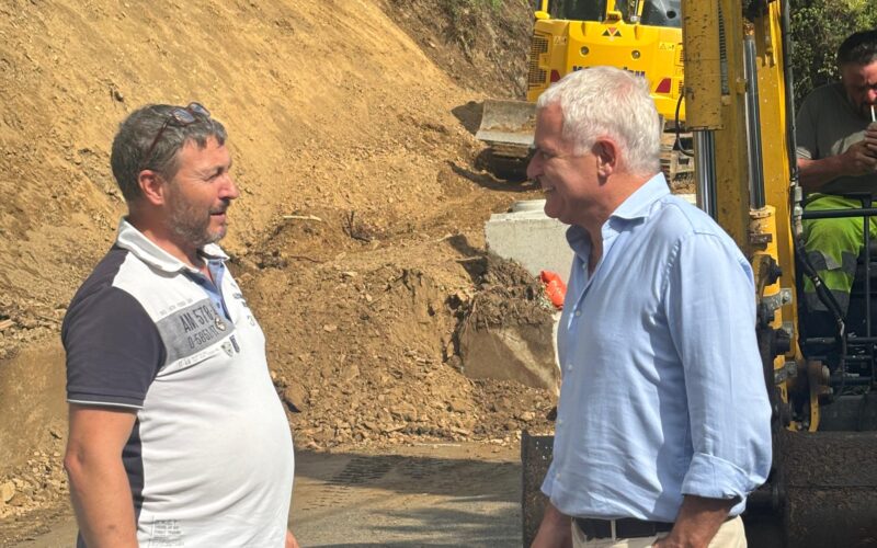 Fibbialla, via al cantiere per il ripristino della frana sulla strada di accesso al paese